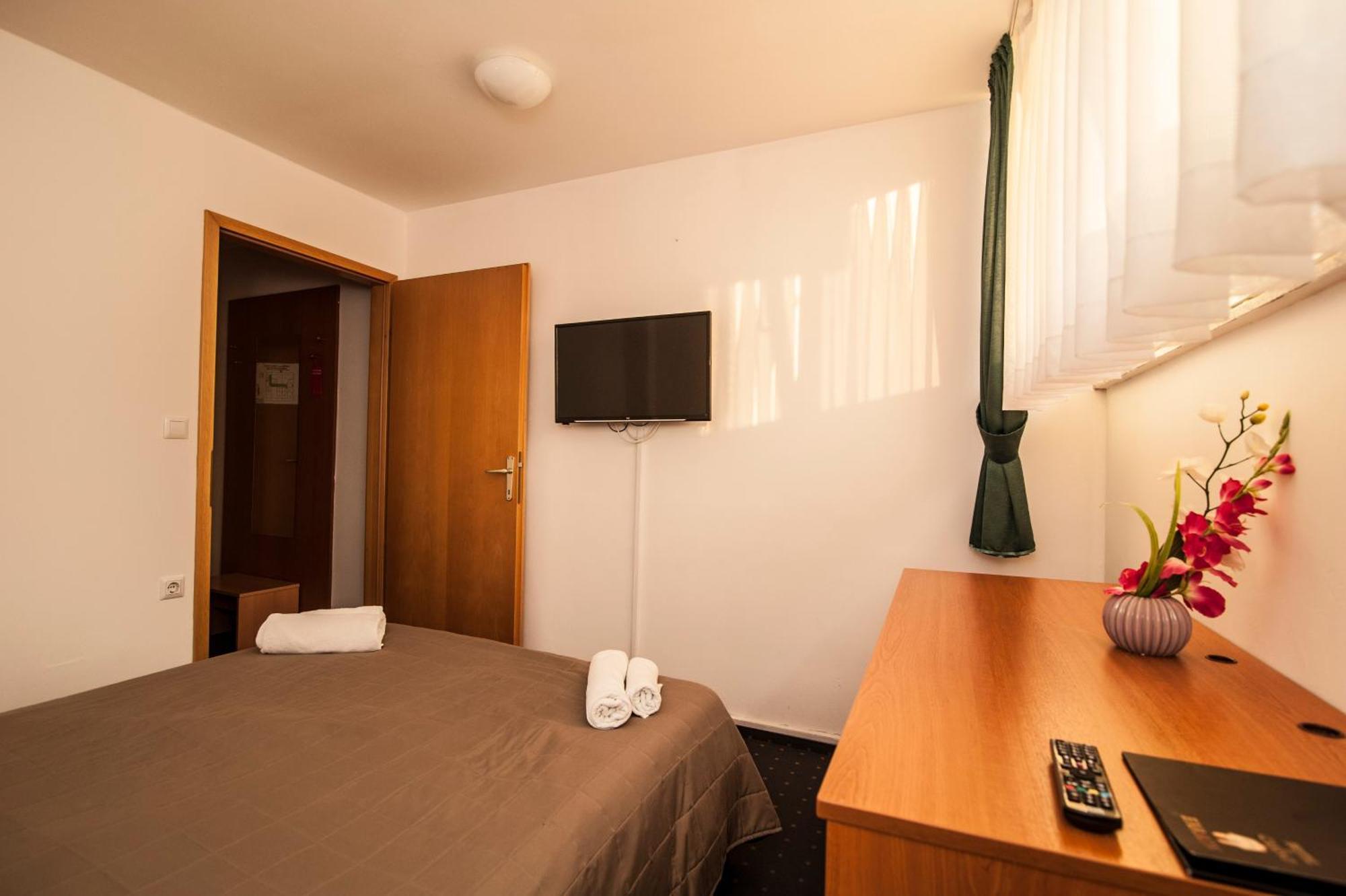 Hotel Faraon Celje Quarto foto