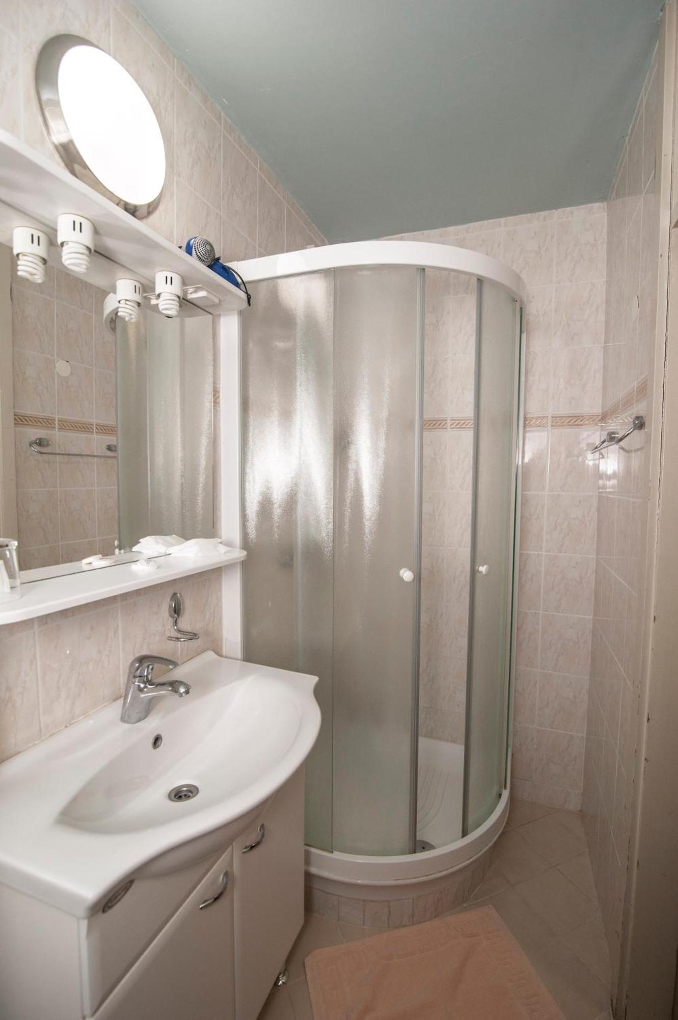 Hotel Faraon Celje Quarto foto