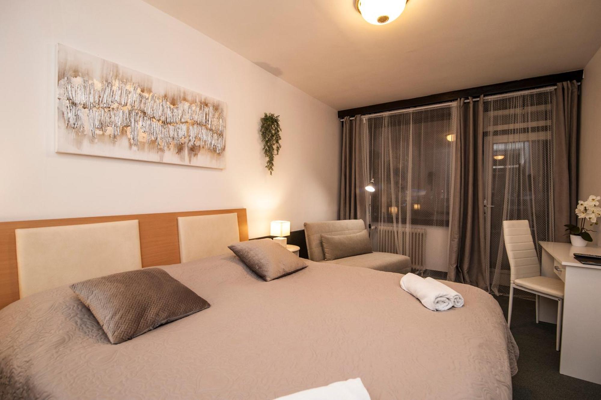 Hotel Faraon Celje Quarto foto
