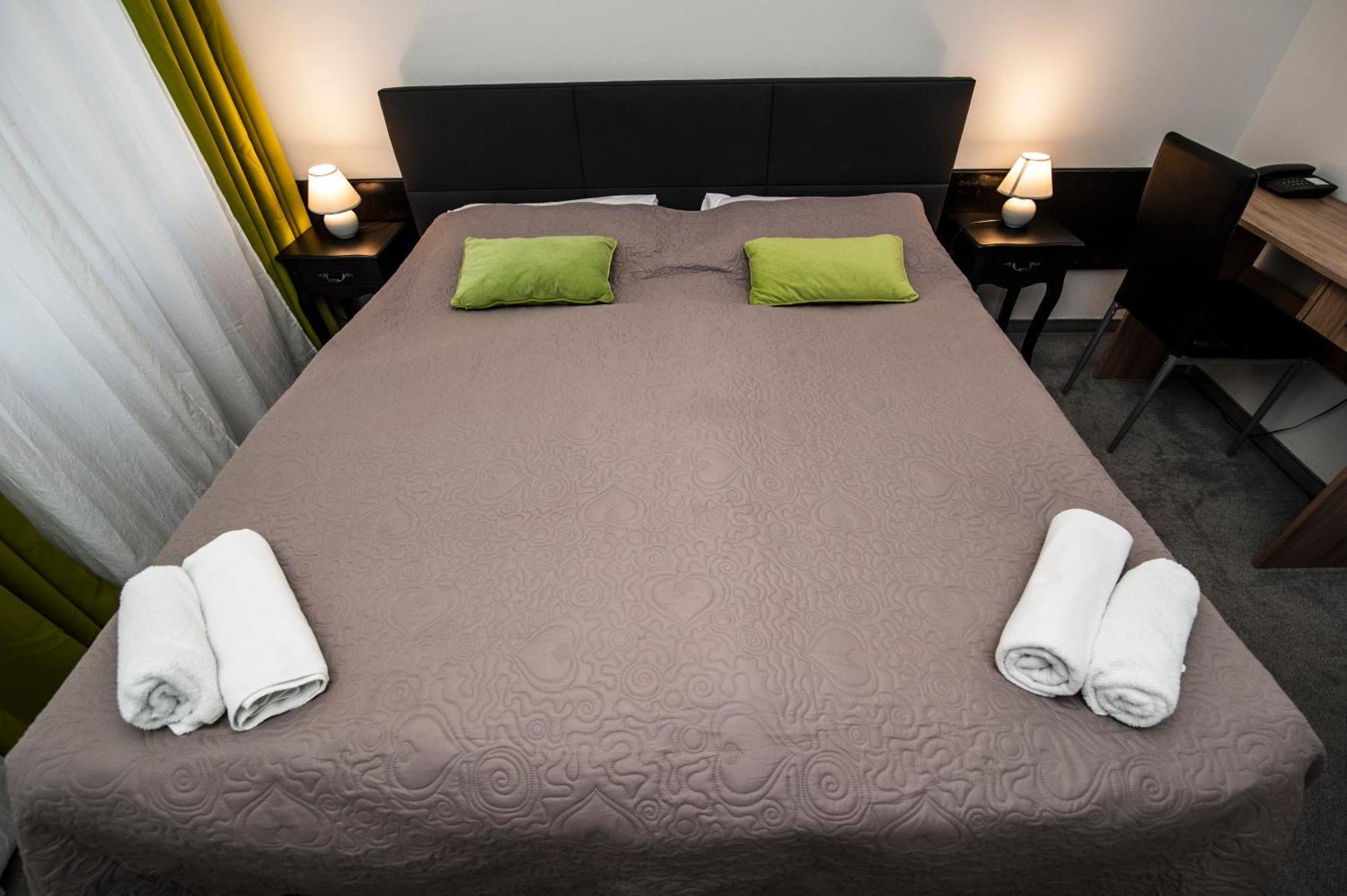 Hotel Faraon Celje Quarto foto