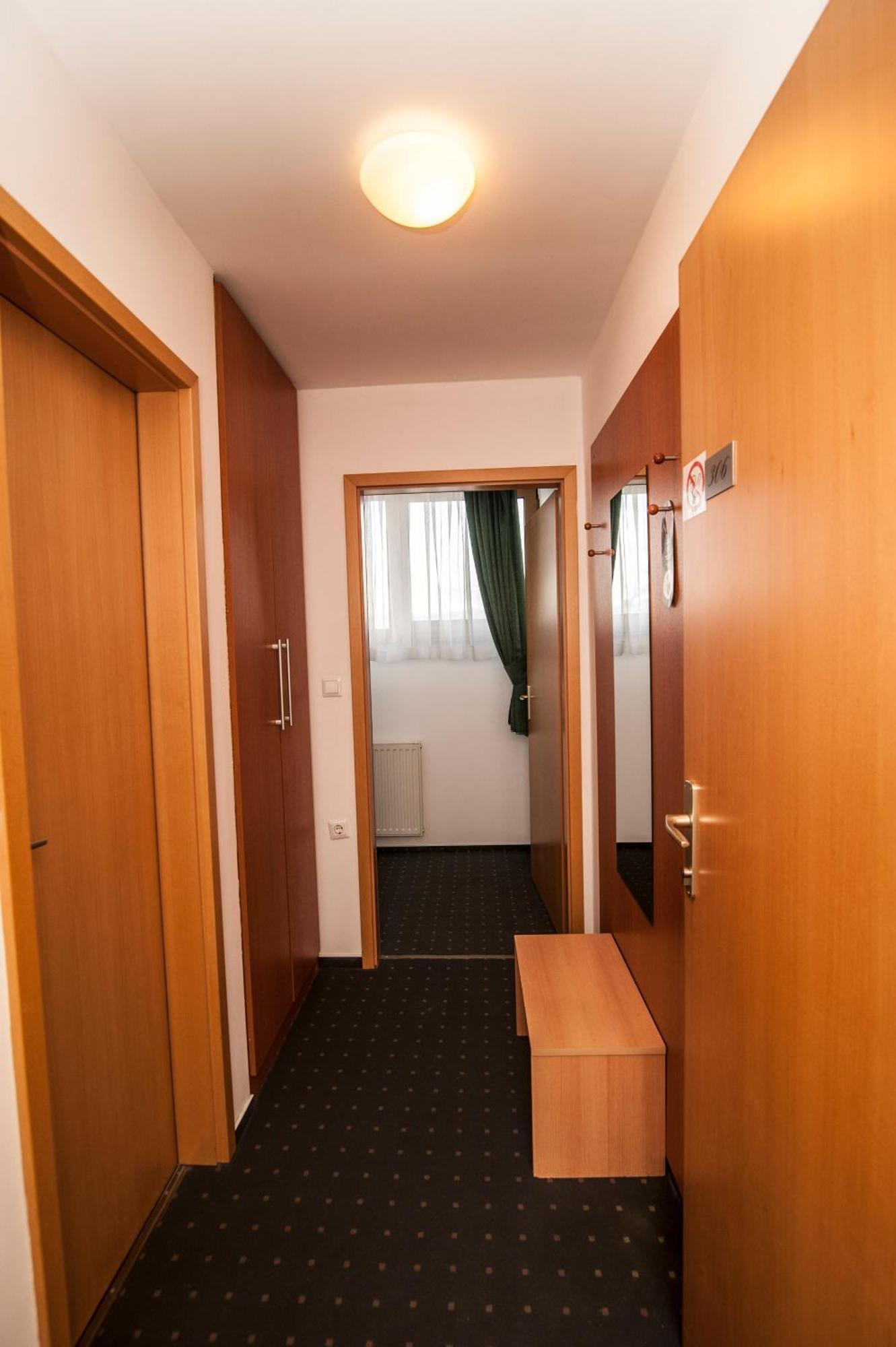Hotel Faraon Celje Quarto foto