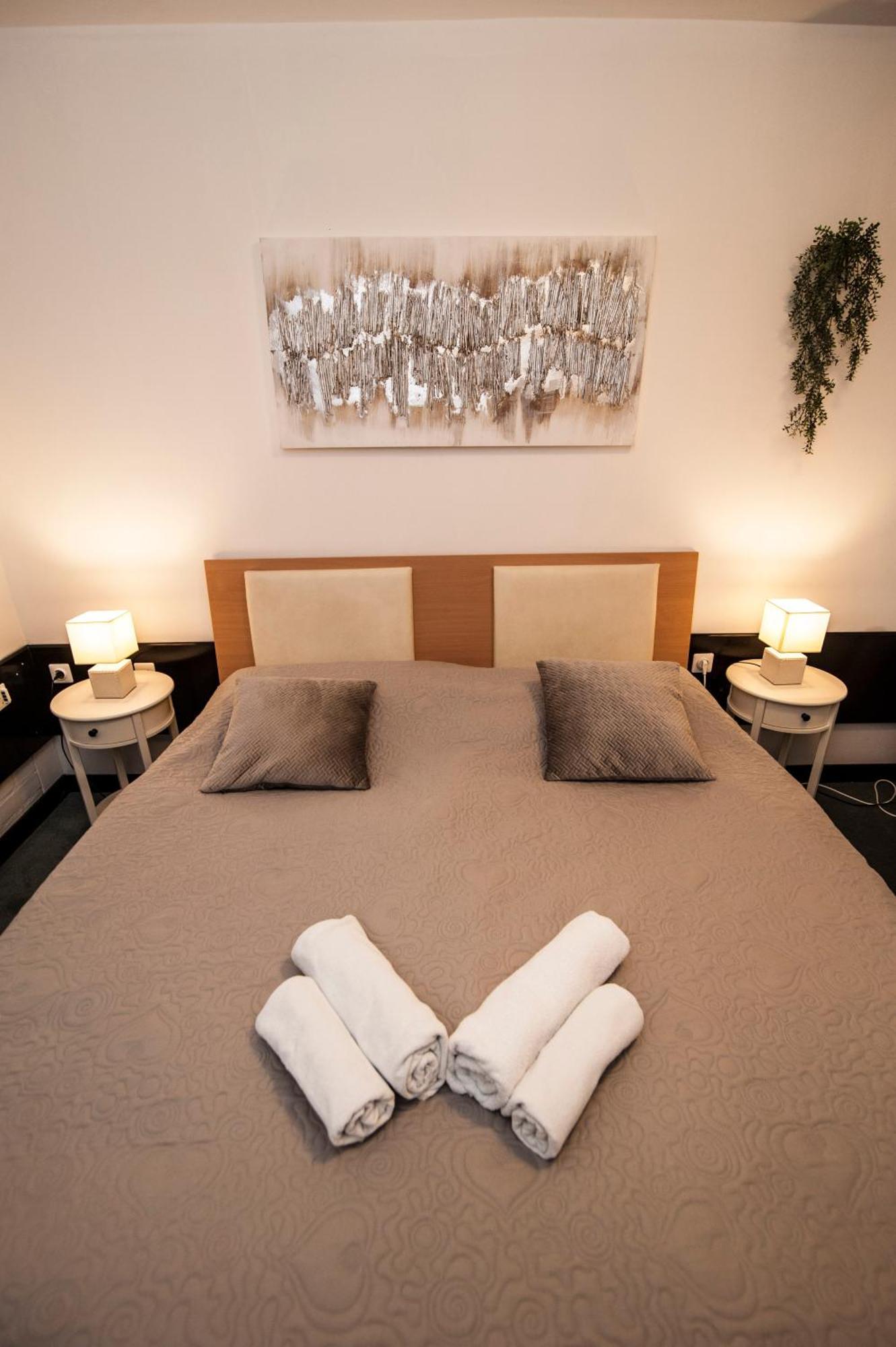 Hotel Faraon Celje Quarto foto
